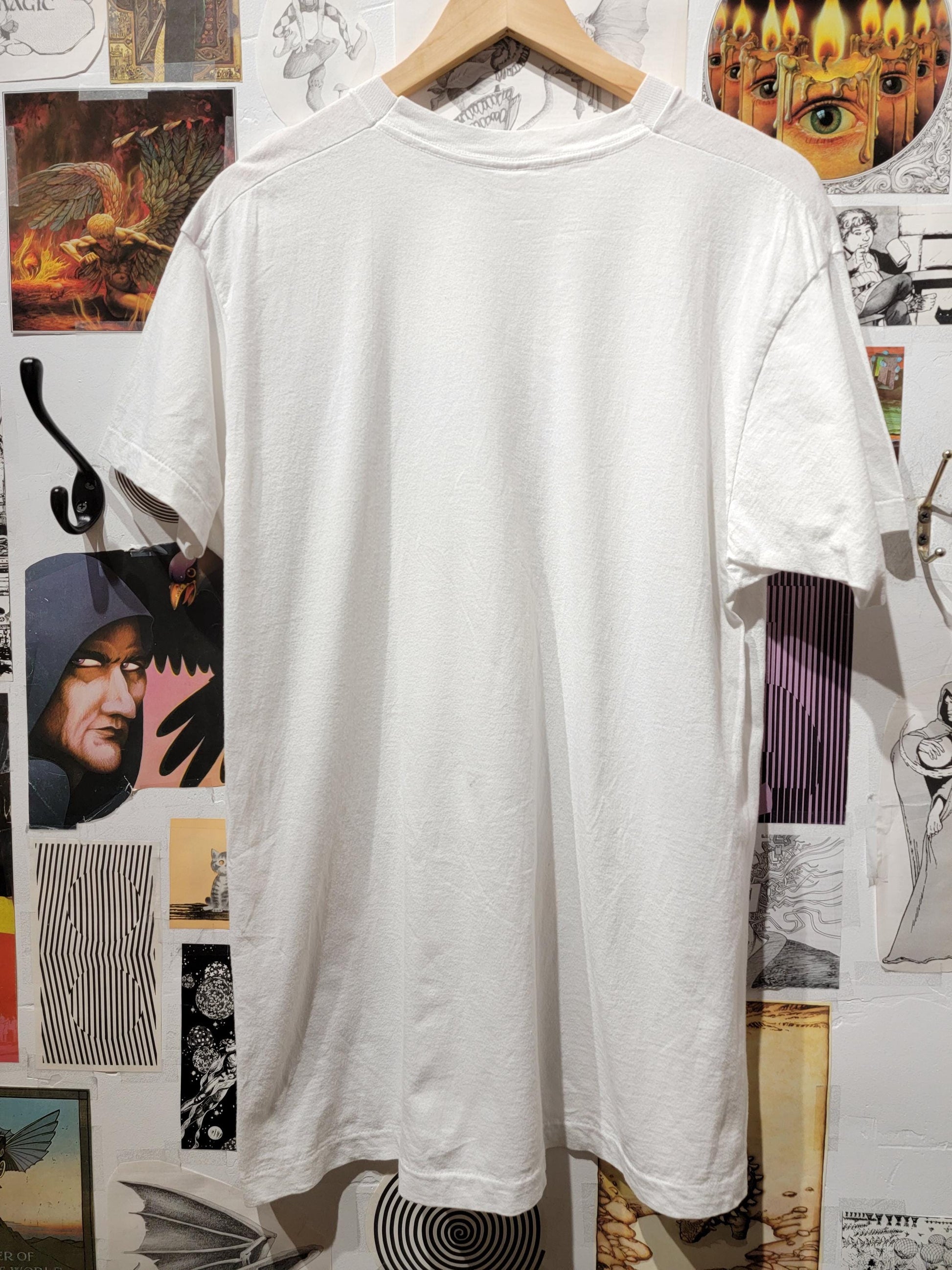 Vintage Blank White T-shirt | Single Stitched | Crewneck | Plain | Fruit of the Loom| Size Large | 20.5 x 28
