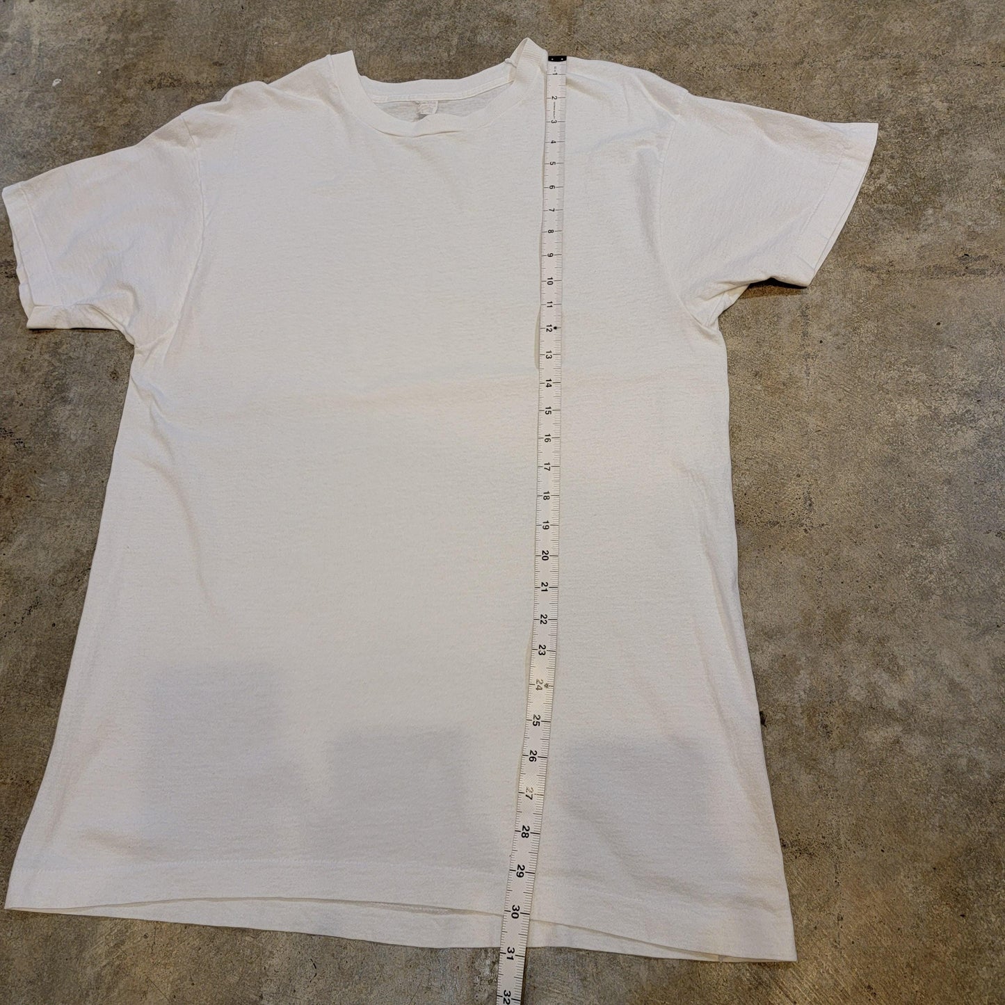 Vintage Blank White T-shirt | Single Stitched | Crewneck | Plain | Fruit of the Loom| Size Large | 20.5 x 28