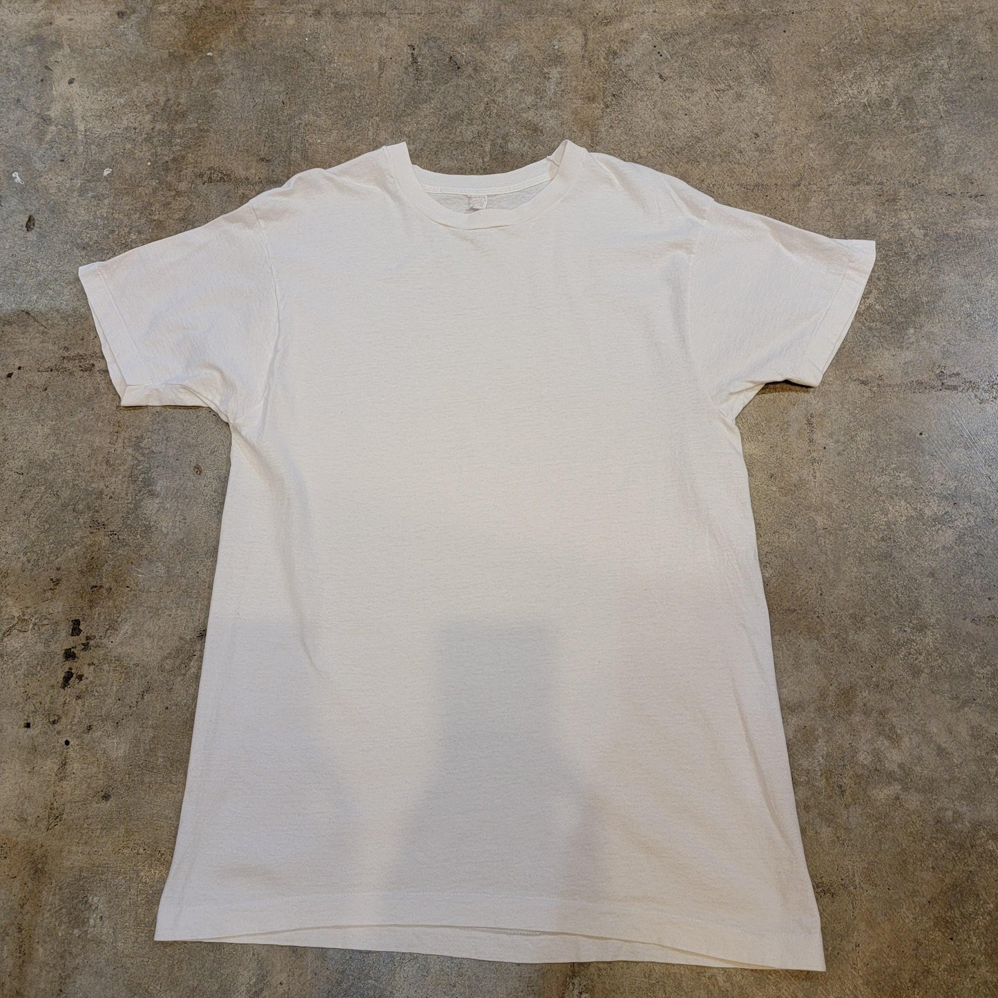 Vintage Blank White T-shirt | Single Stitched | Crewneck | Plain | Fruit of the Loom| Size Large | 20.5 x 28