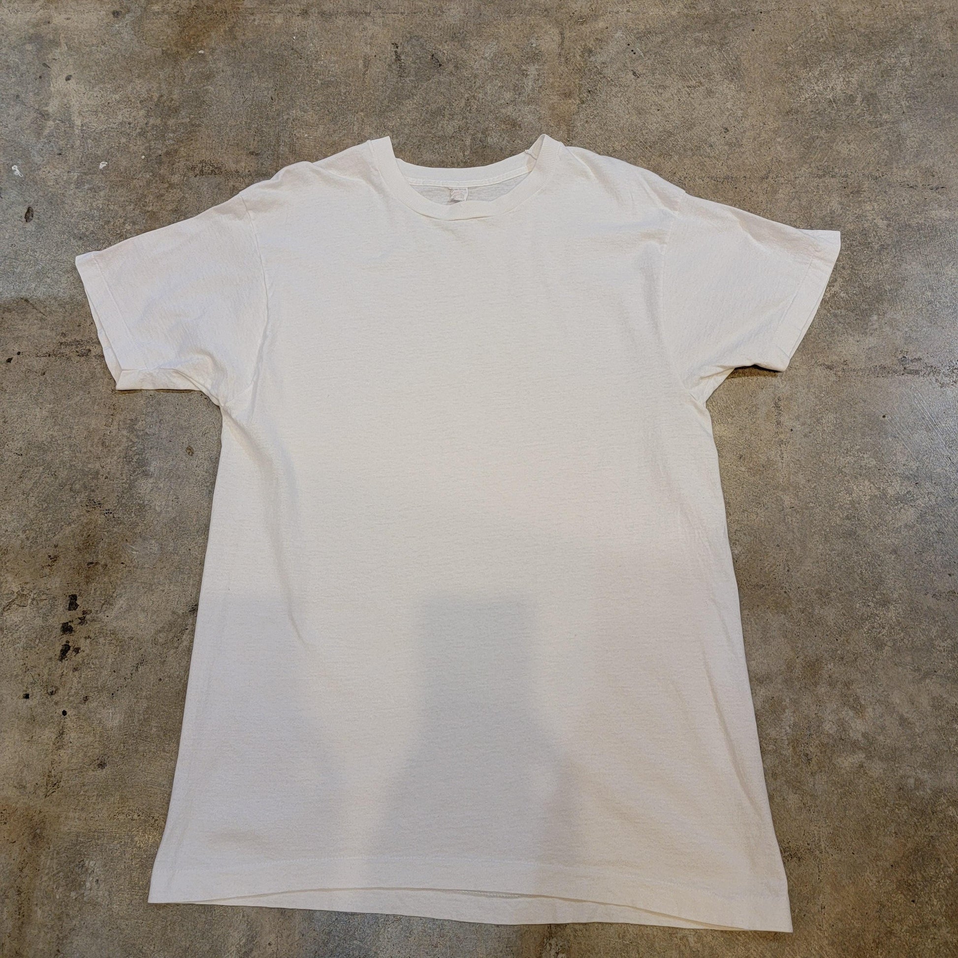 Vintage Blank White T-shirt | Single Stitched | Crewneck | Plain | Fruit of the Loom| Size Large | 20.5 x 28