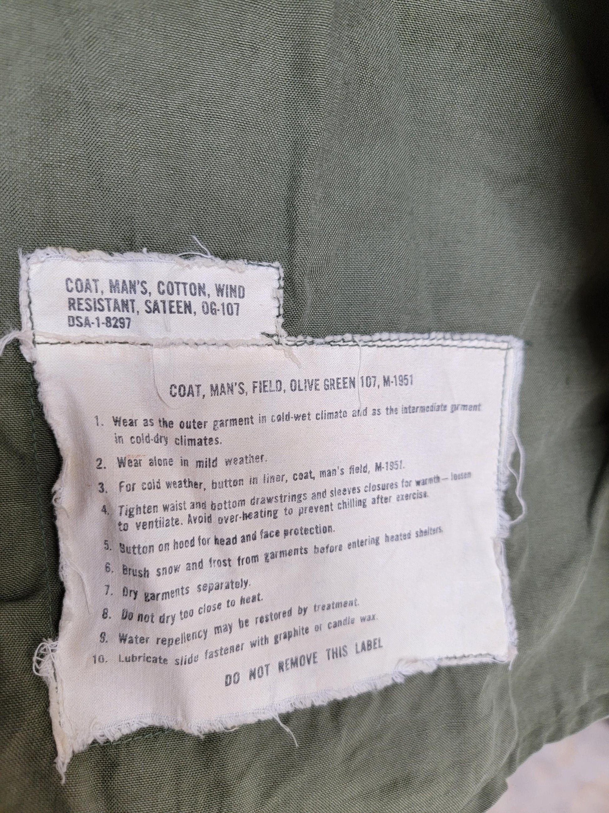 Vintage 1950s Korean War Era m1951 Field COAT | US Military | Size Small