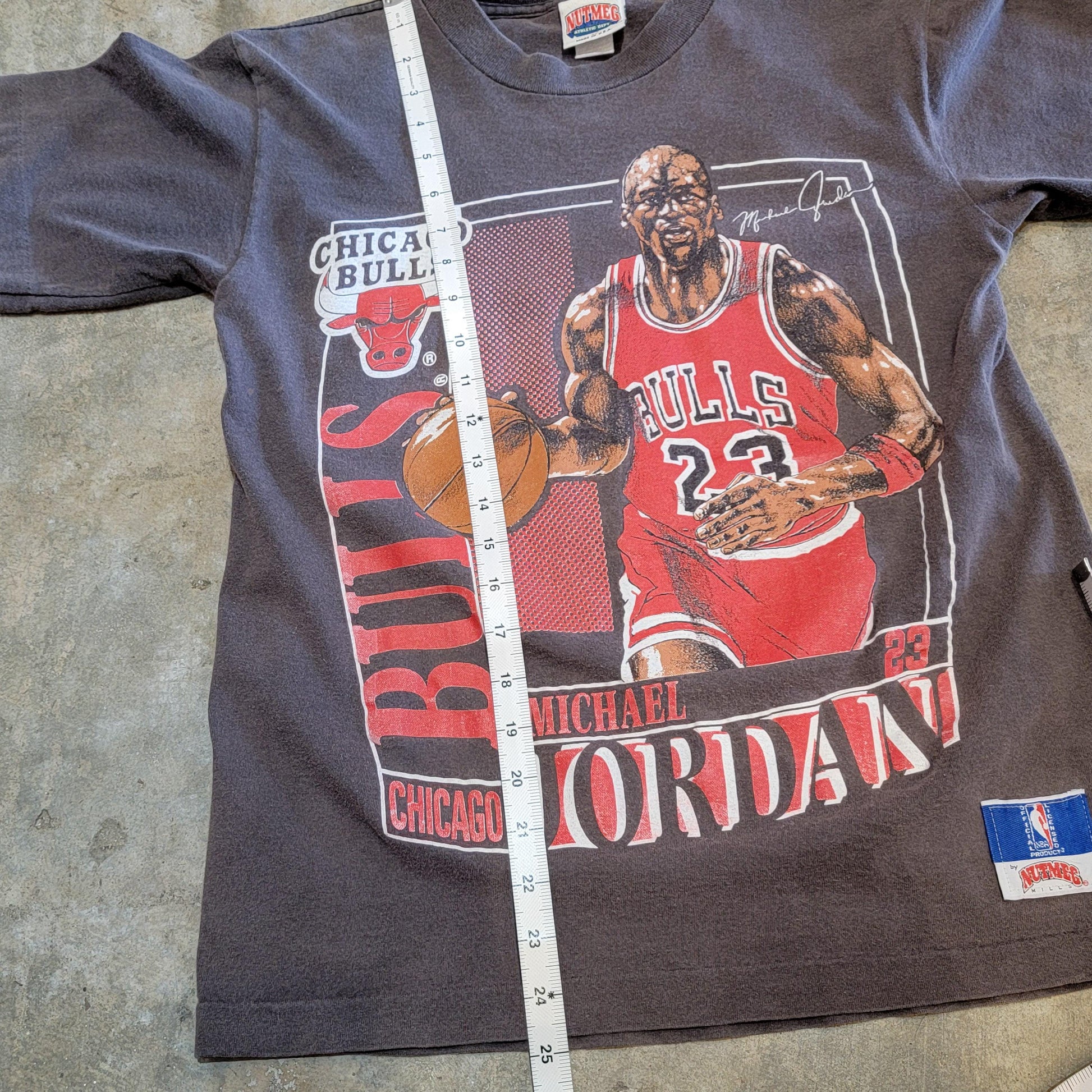 Vintage 90s Michael Jordan Chicago Bulls T-shirt | Nutmeg Mills | Size M | Stats | 2 Sided