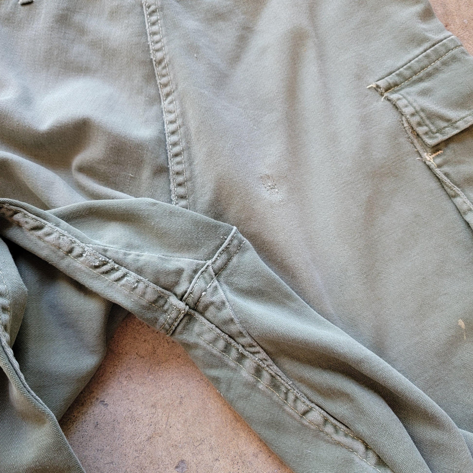Vintage 1940s Military Pants | WW2 13 Star Button | Side Pocket | Olive Green | Waldes Zipper | 29" Waist | Small