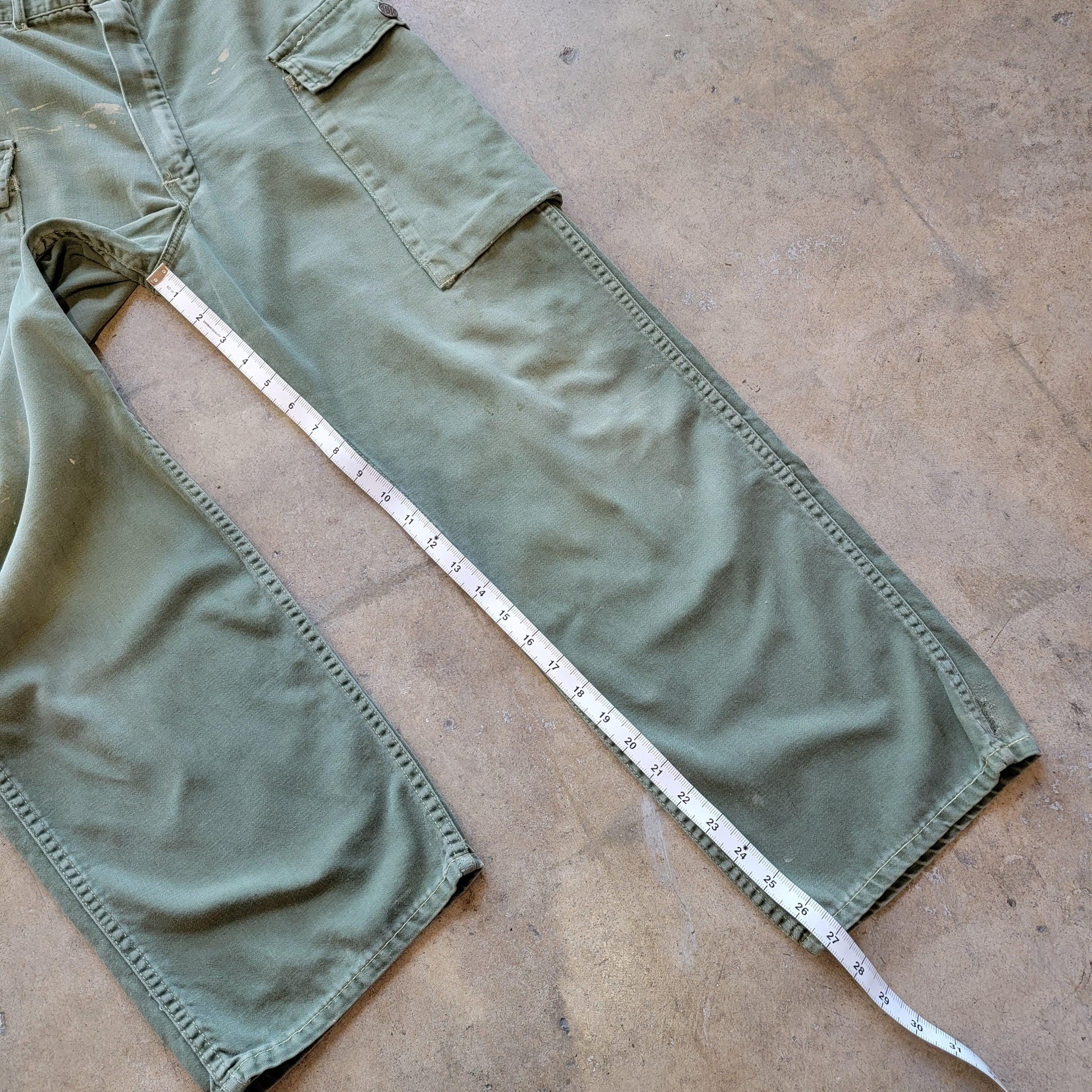 Vintage 1940s Military Pants | WW2 13 Star Button | Side Pocket | Olive Green | Waldes Zipper | 29" Waist | Small