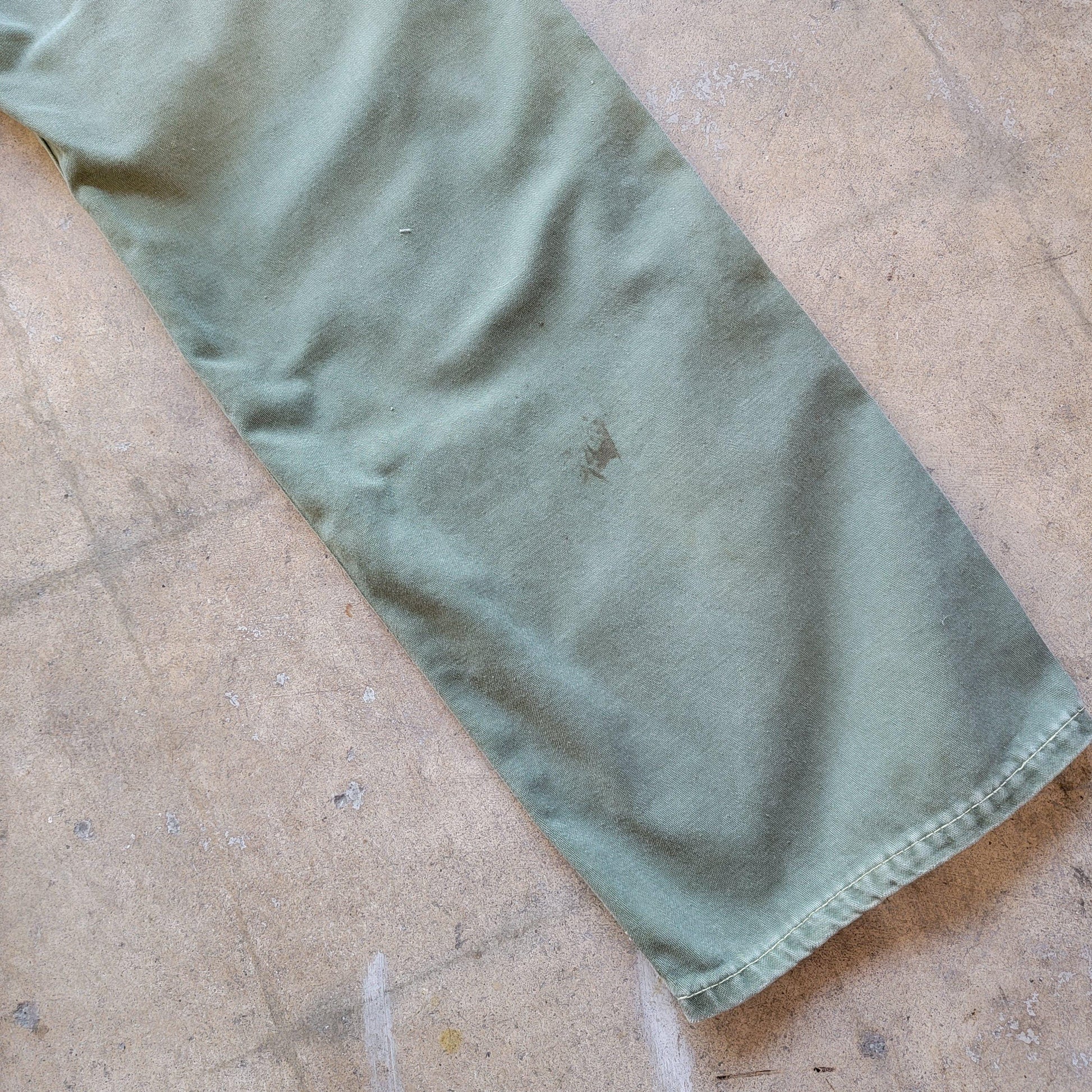 Vintage 1940s Military Pants | WW2 13 Star Button | Side Pocket | Olive Green | Waldes Zipper | 29" Waist | Small