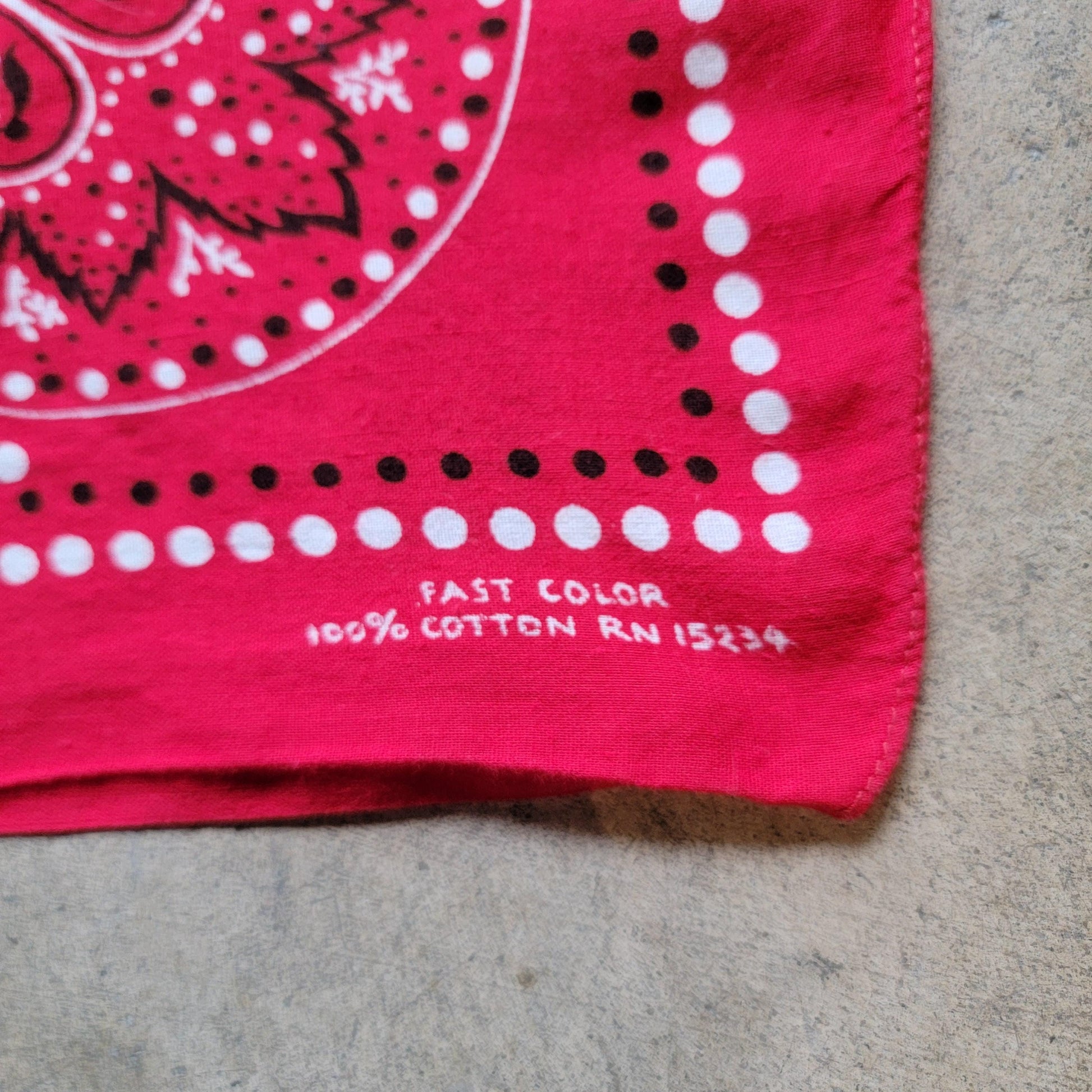 Vintage 60s / 70s Red Paisley Bandana | Fast Color | RN 15234
