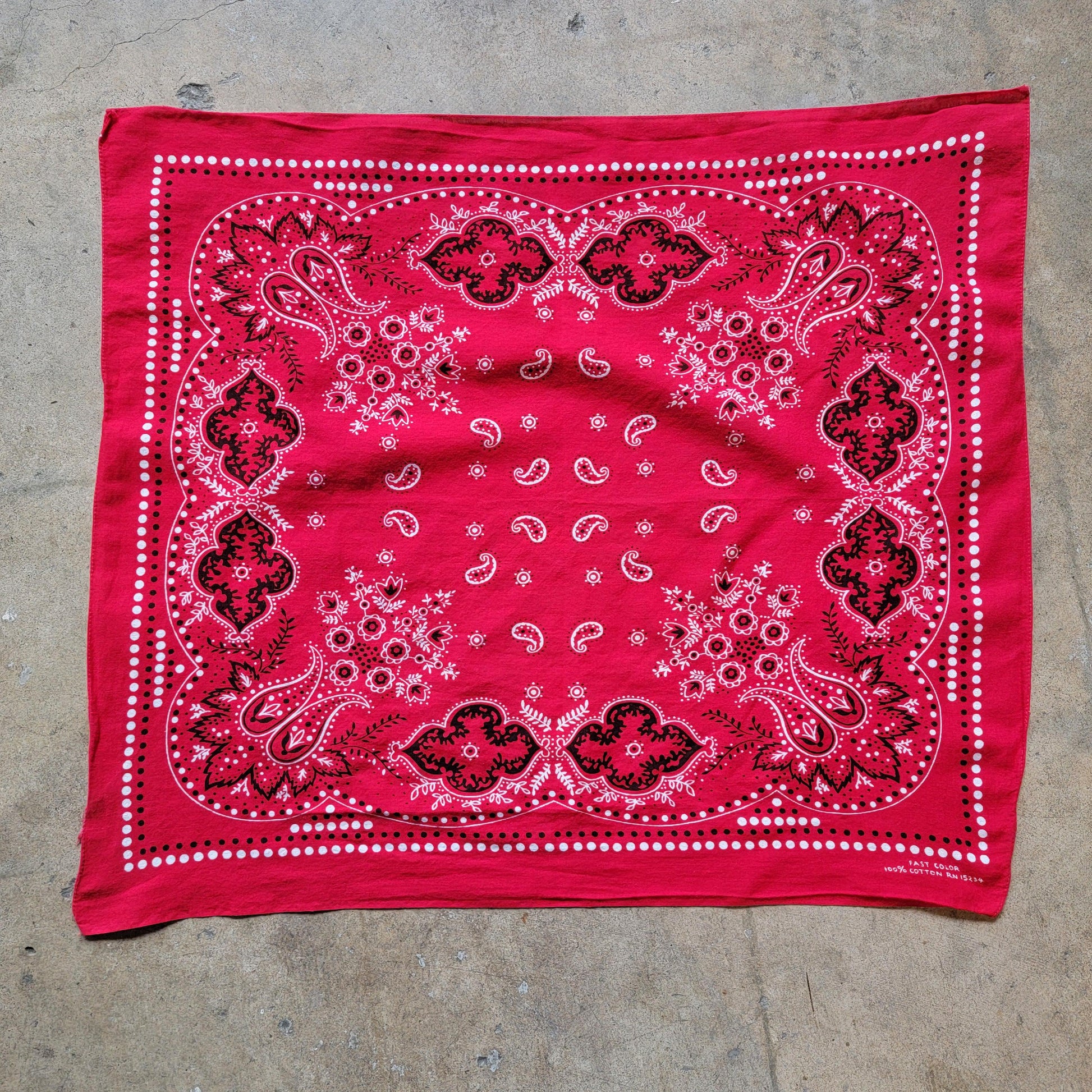 Vintage 60s / 70s Red Paisley Bandana | Fast Color | RN 15234