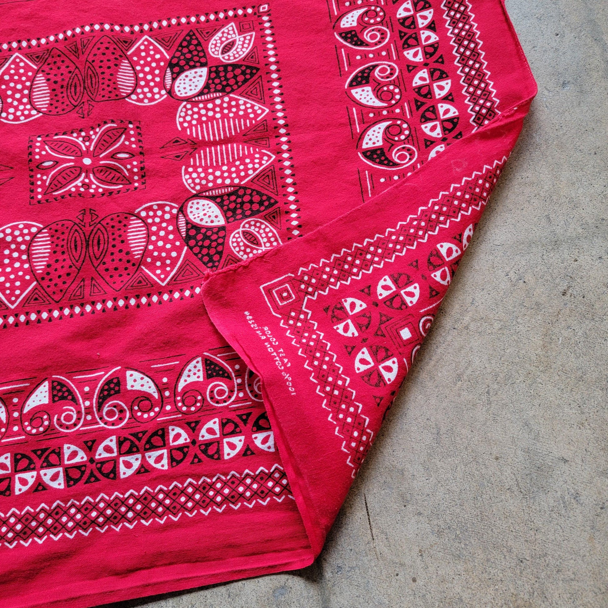 Vintage 60s / 70s Red Bandana | Fast Color | RN 15234