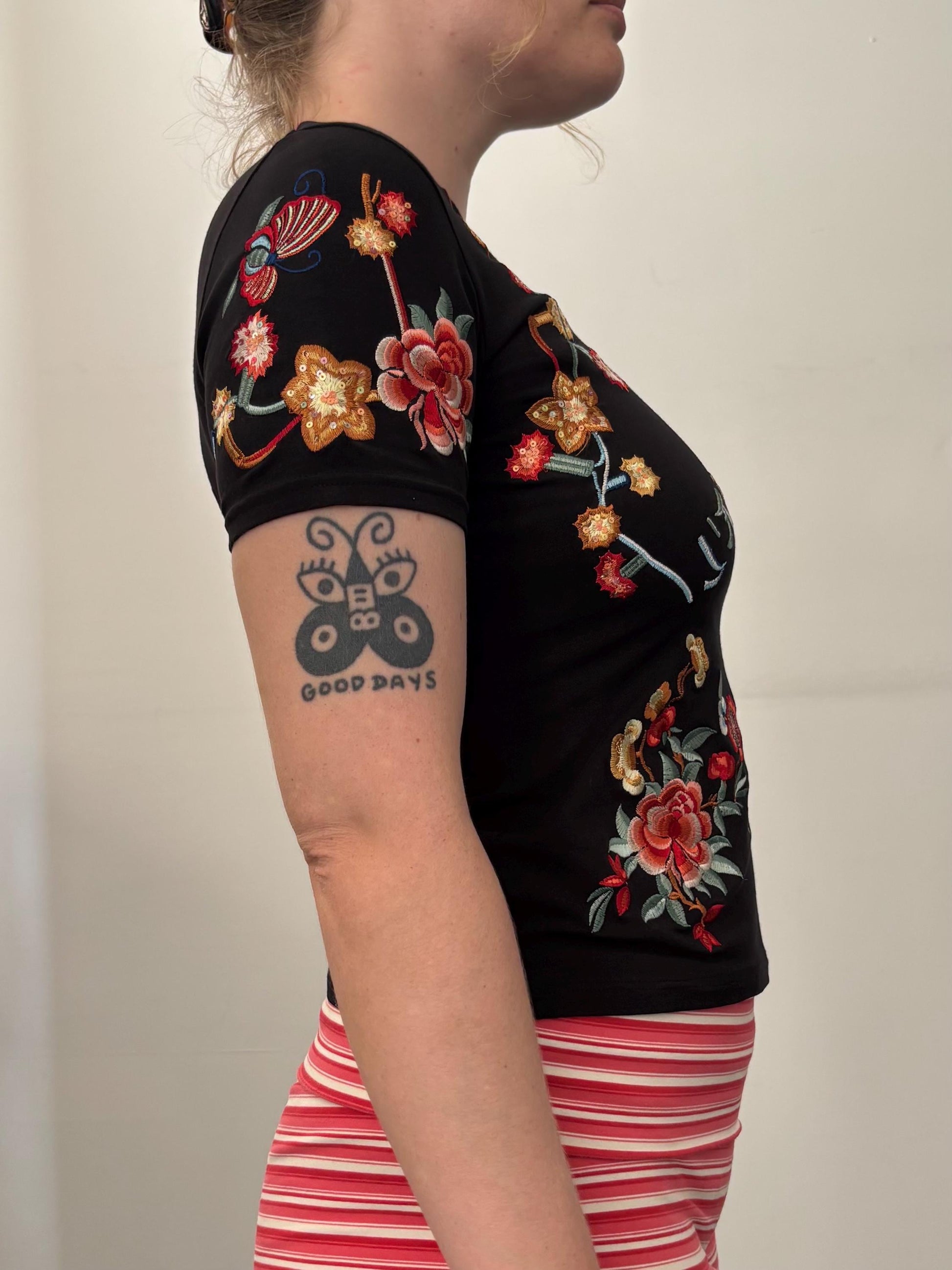 Vintage S/S 2001 J’adore Dior Black Tee | Christian Dior | Size 8 | Small | Designer | Embroidered | Sequin