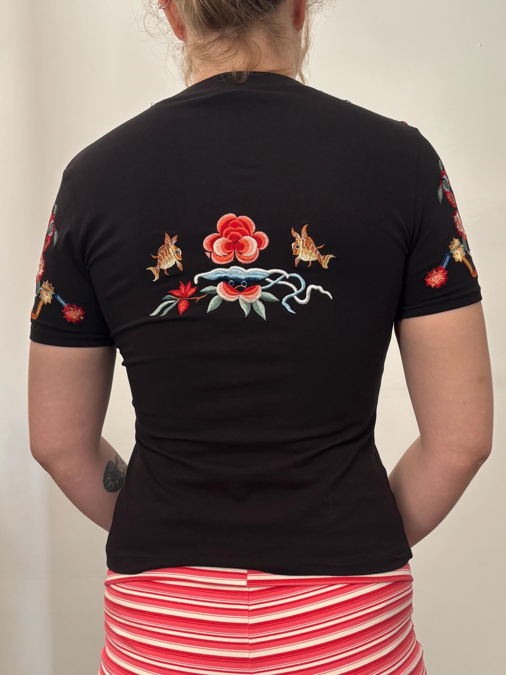 Vintage S/S 2001 J’adore Dior Black Tee | Christian Dior | Size 8 | Small | Designer | Embroidered | Sequin