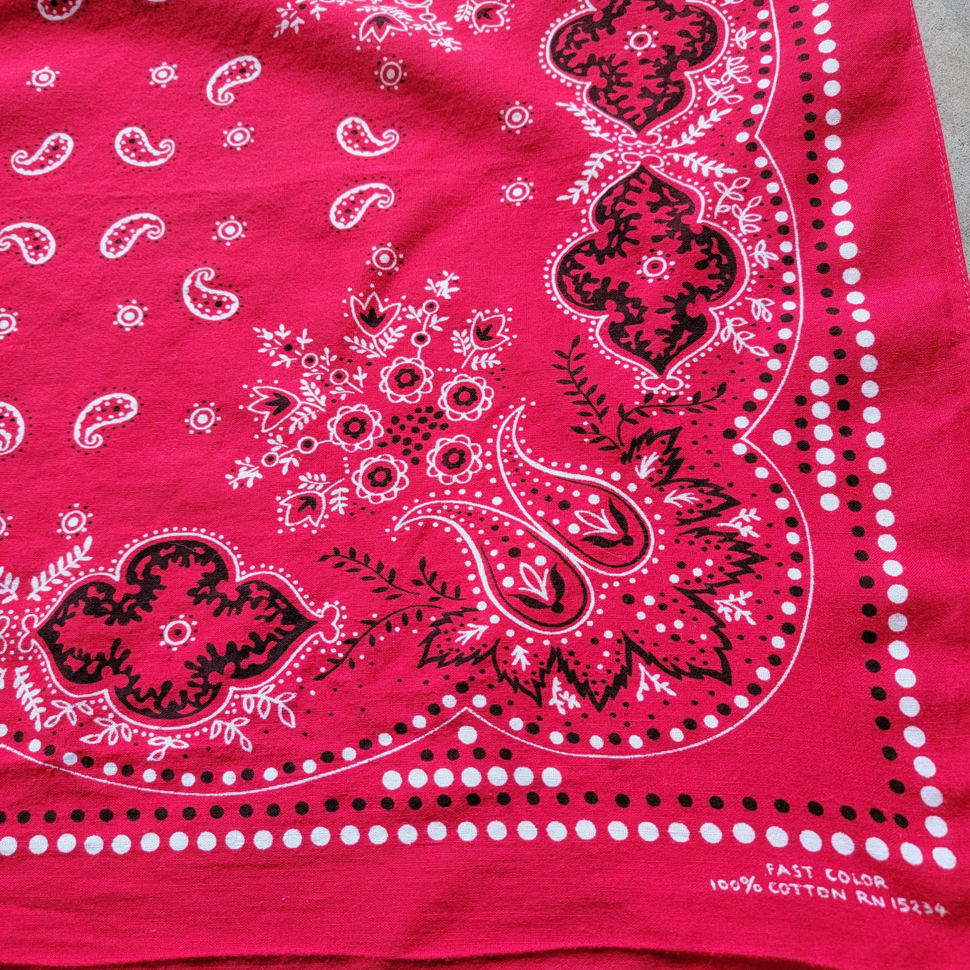 Vintage 60s / 70s Red Paisley Bandana | Fast Color | RN 15234