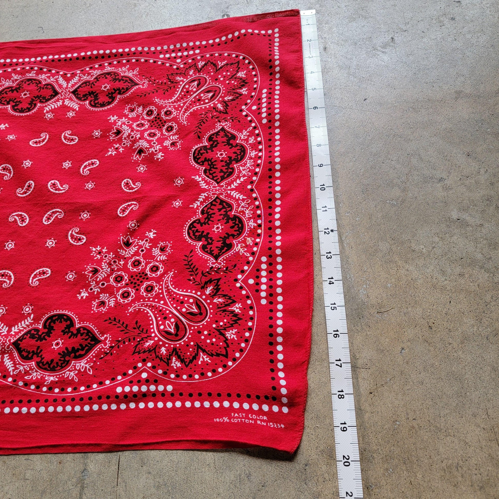 Vintage 60s / 70s Red Paisley Bandana | Fast Color | RN 15234
