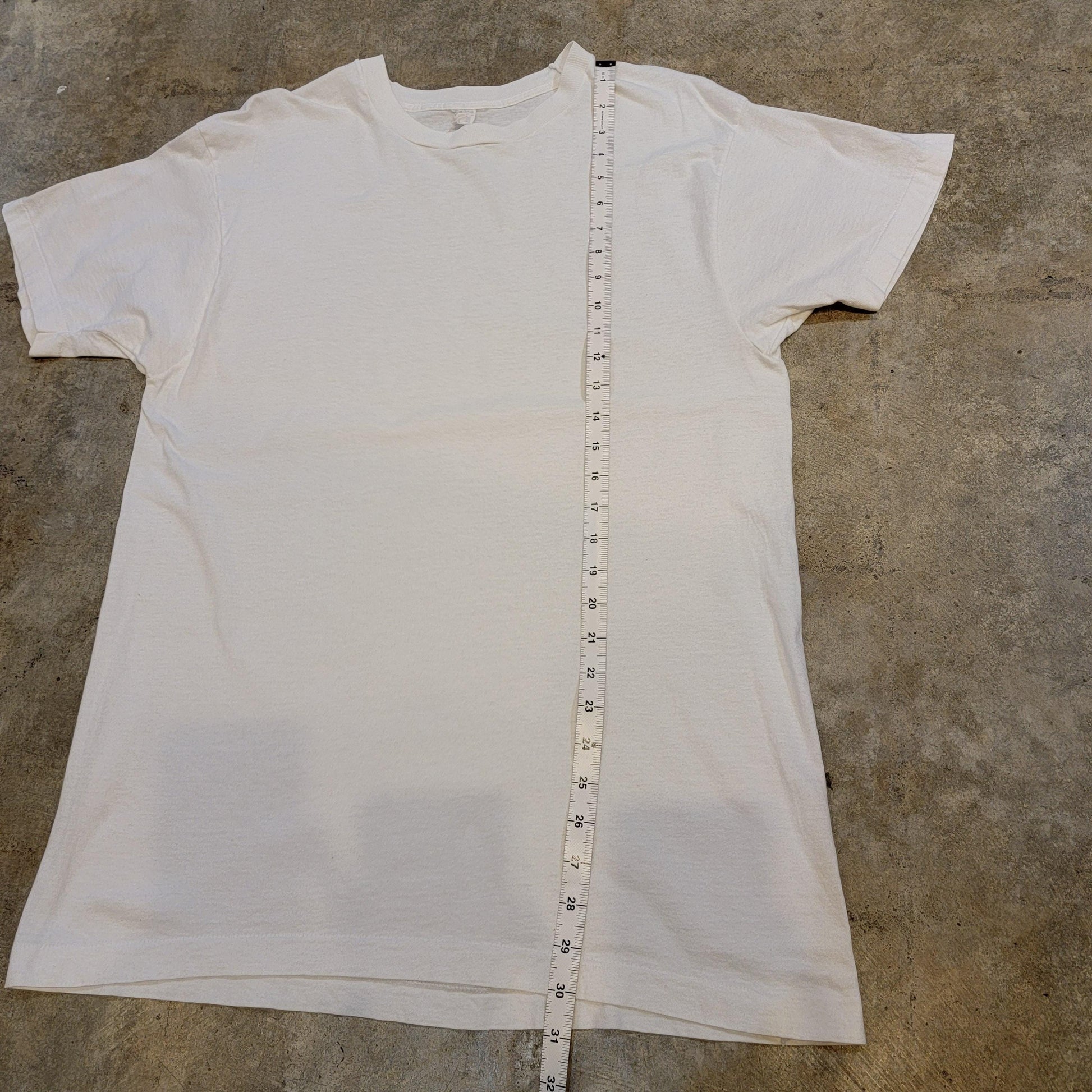Vintage Blank White T-shirt | Single Stitched | Crewneck | Plain | Fruit of the Loom| Size Large | 20.5 x 28