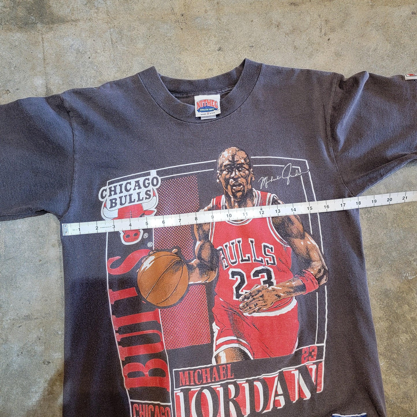 Vintage 90s Michael Jordan Chicago Bulls T-shirt | Nutmeg Mills | Size M | Stats | 2 Sided