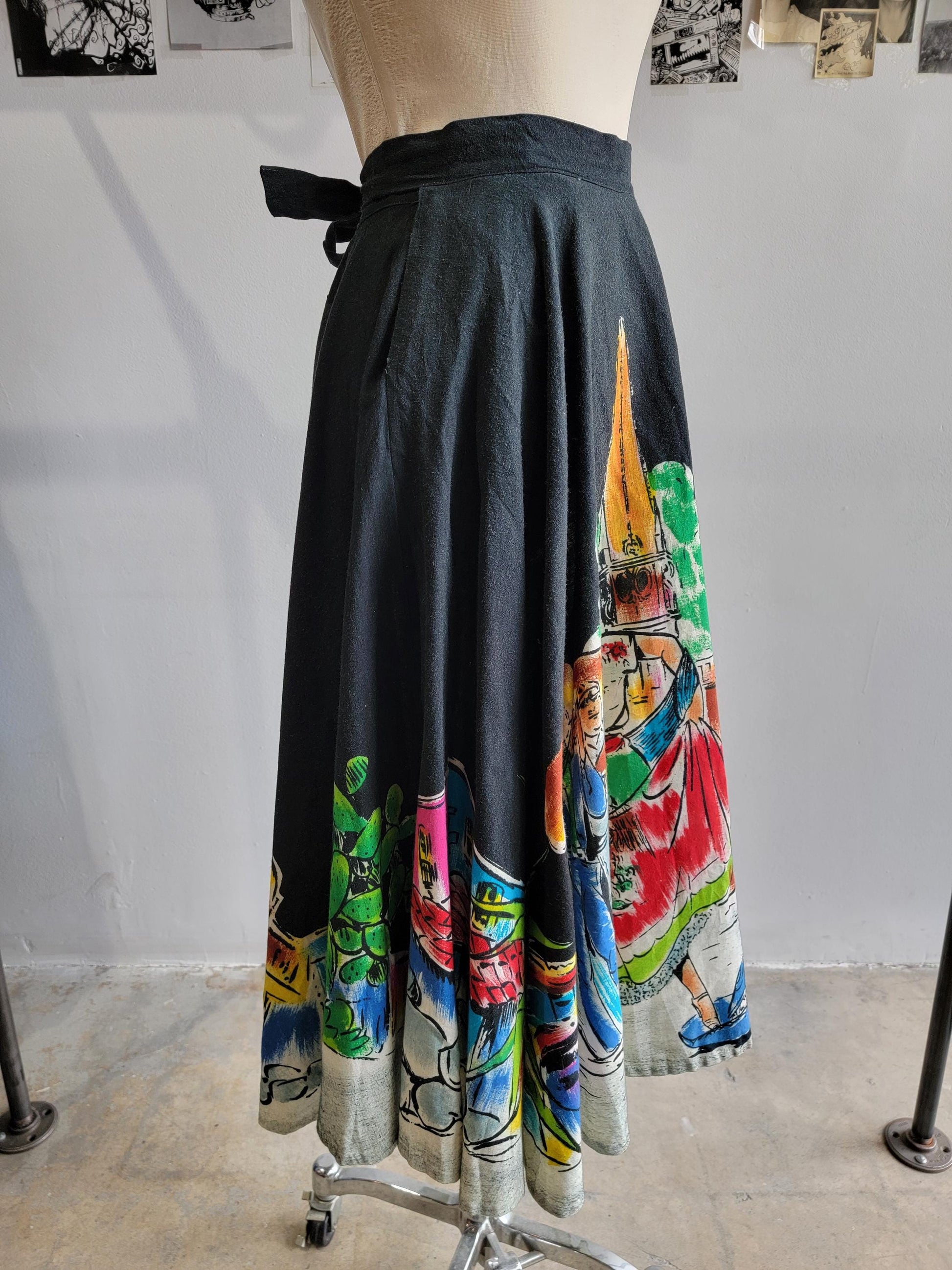 Vintage 1950s Mexican Souvenir Skirt | Wrap | pockets | Medium | 28" waist | Hand Painted | Cotton