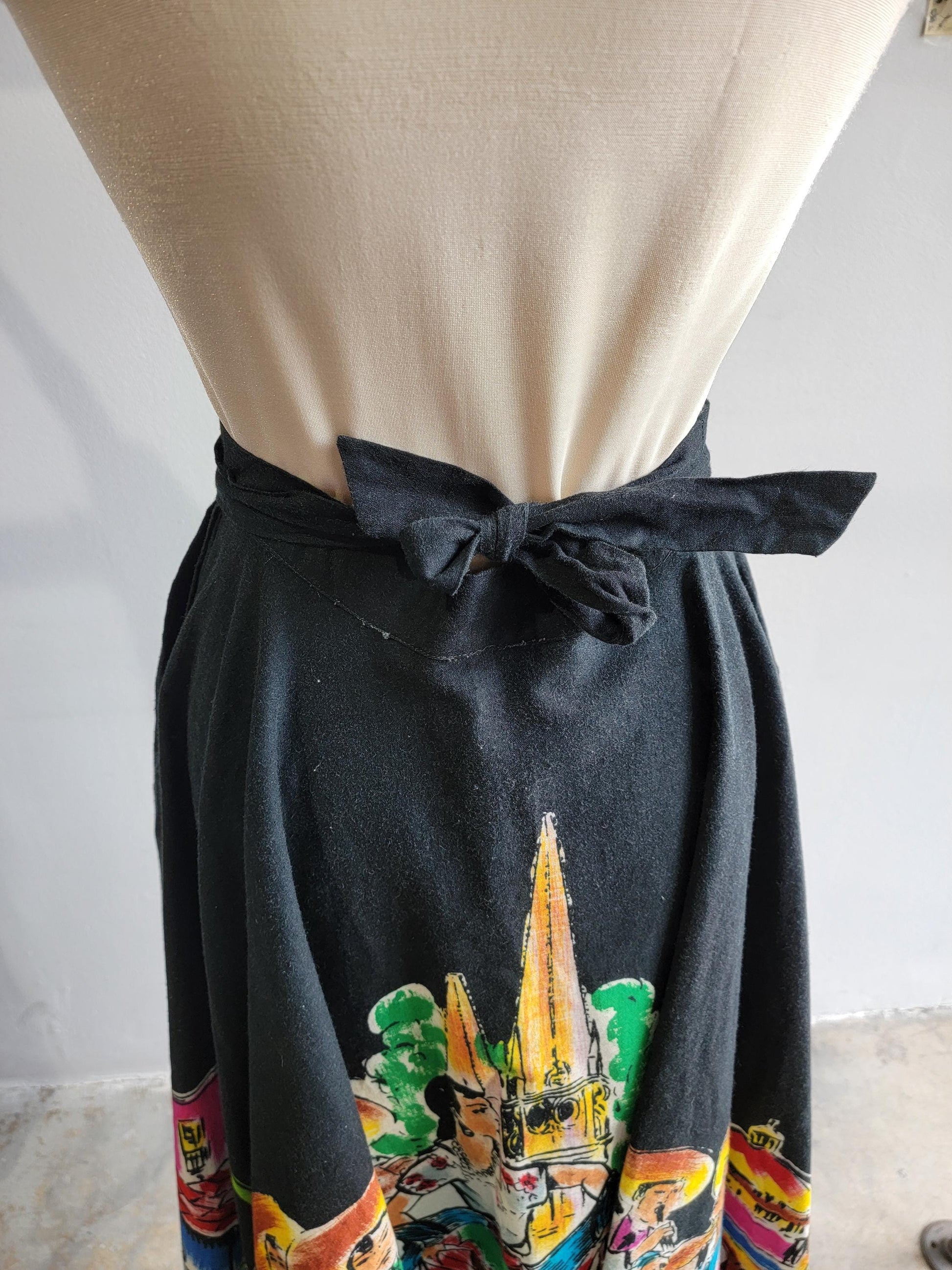 Vintage 1950s Mexican Souvenir Skirt | Wrap | pockets | Medium | 28" waist | Hand Painted | Cotton