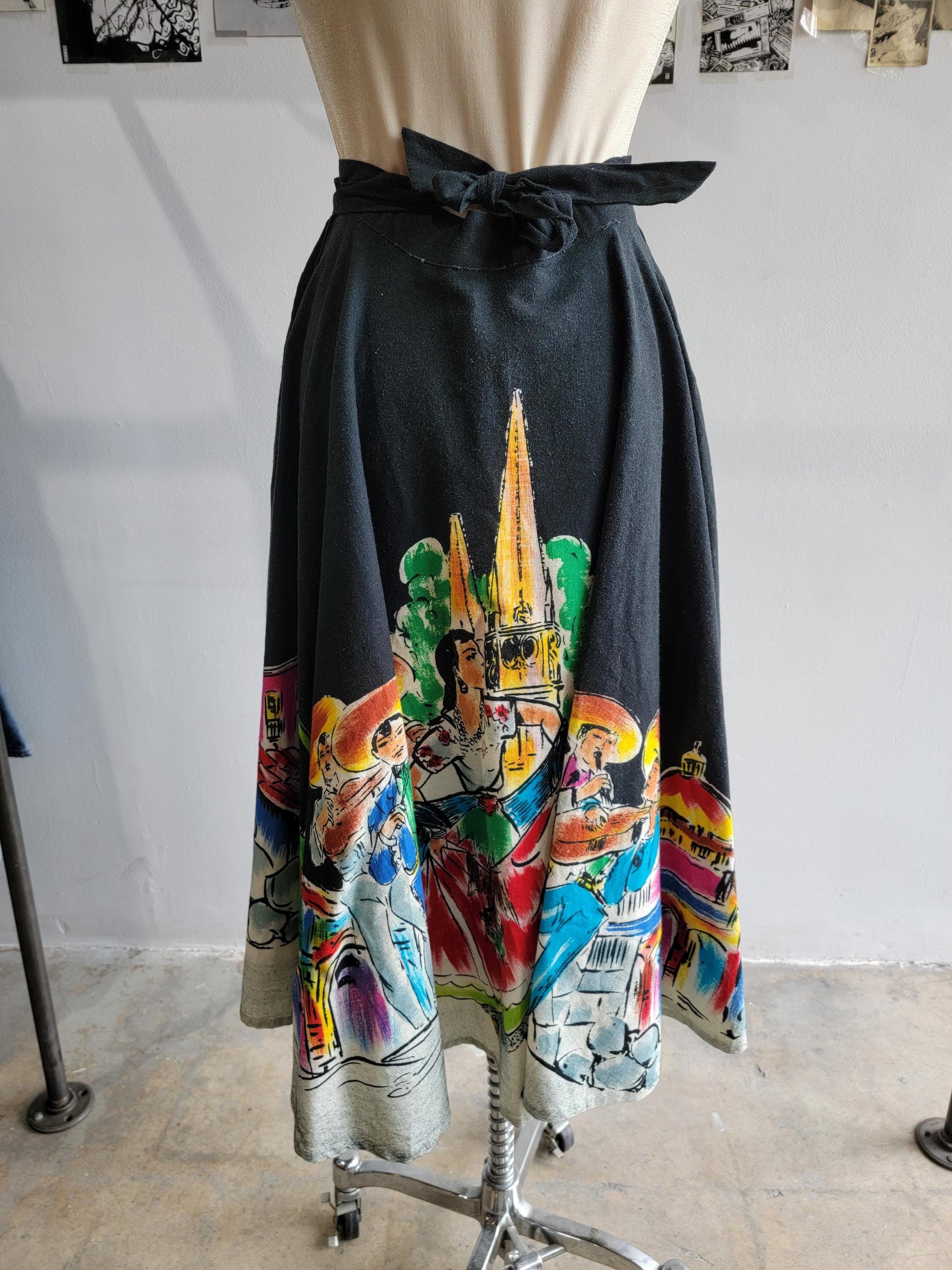 Vintage 1950s Mexican Souvenir Skirt | Wrap | pockets | Medium | 28" waist | Hand Painted | Cotton